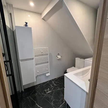 Place A 2 Minutes Du Metro Excellente Localisation Homestay Paris